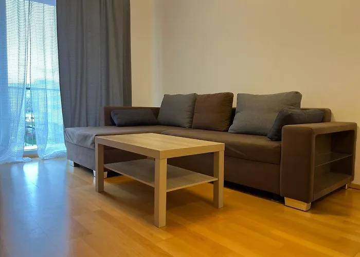 Apartment Hurka - 15 Min Do Centra, Garaz